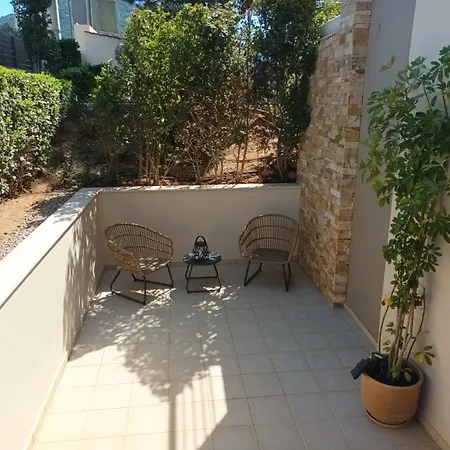 Pool 5 Minutes Walk From Apartment *