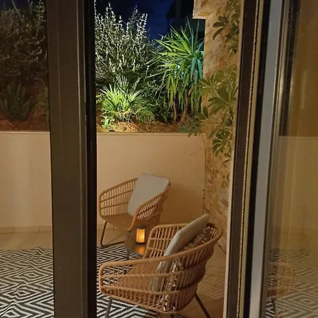 Apartment Pool 5 Minutes Walk From *